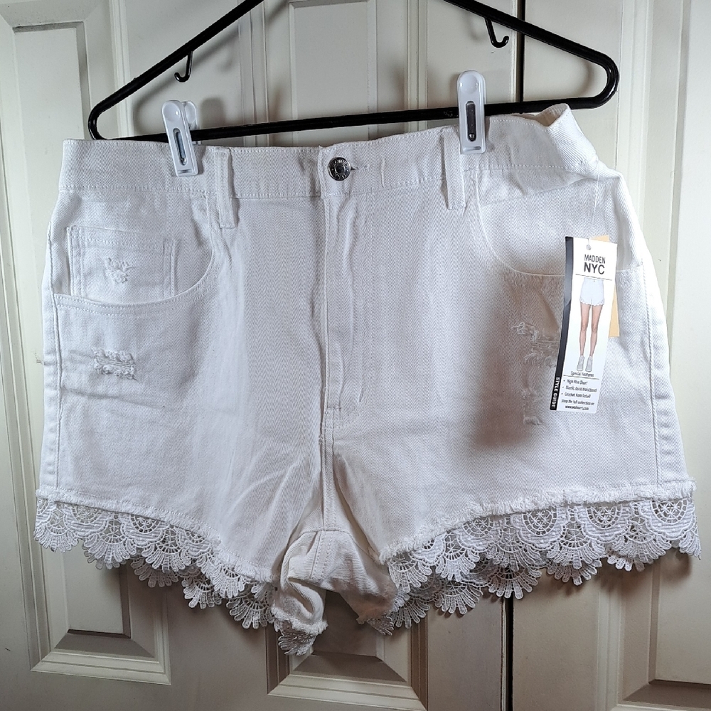 NWT MADDEN NYC DESTRESSED Elegant White Lace Trim Jean Shorts - Picture 3 of 8